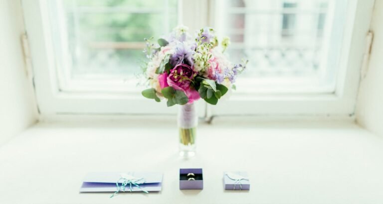 Shop For The Right Jewelry By Following These Tips